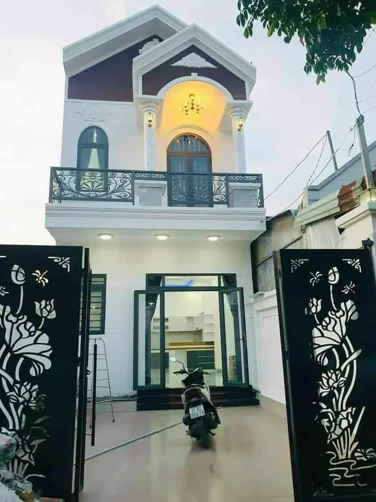 Kẹt tiền bán gấp nhà 2 lầu ngay Đinh củng viên, Phường 8, Quận 6. Cho thuê 12tr/tháng. Giá 2Tỷ15