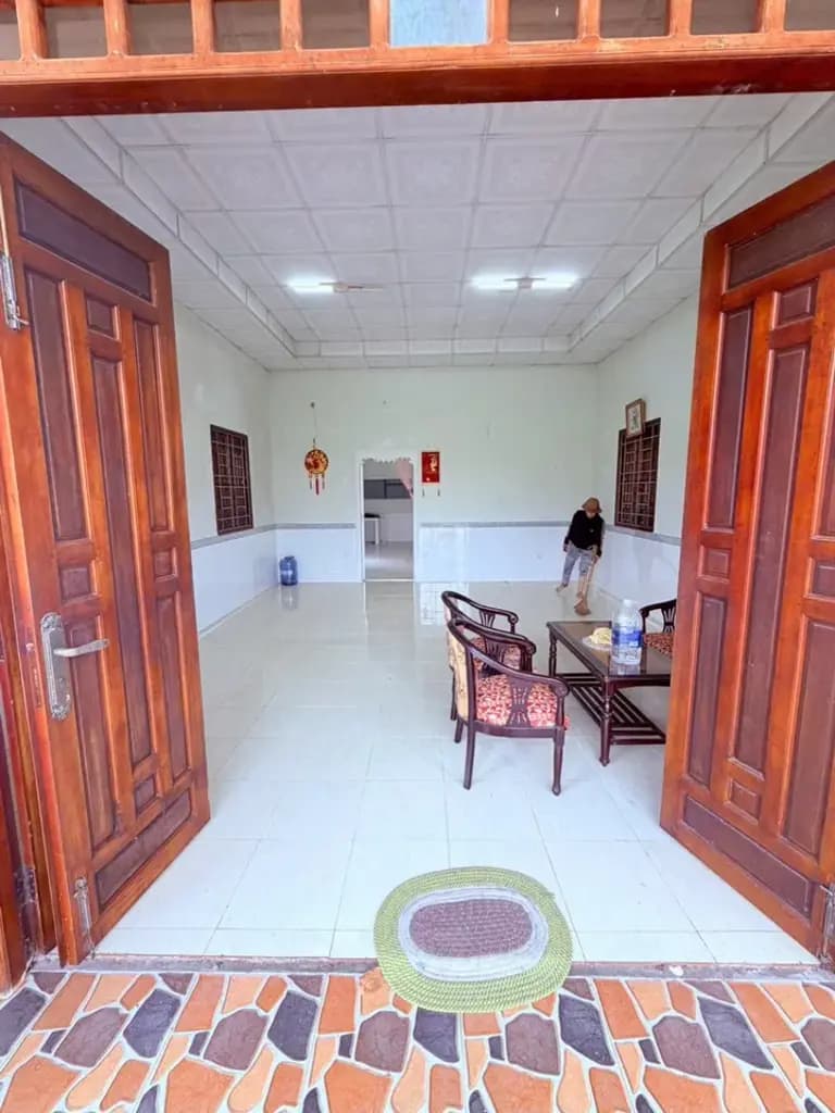 Main-CHỈ CÒN 790 TRIỆU ( ❤️💚 NHÀ CÒN MỚI – SÁT CHỢ ĐỨC TÂN, TÂN TRỤ – LONG AN 🏡 Diện tích: 243m² đất thổ cư 🏠 Nhà xây dựng hơn 100m², còn mới khoảng 95% 🛏️ 2 phòng ngủ – xách vali vào ở ngay 📍 Chỉ cách chợ Đức Tân khoảng 250m – cực kỳ-1