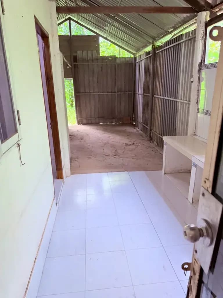 Main-CHỈ CÒN 790 TRIỆU ( ❤️💚 NHÀ CÒN MỚI – SÁT CHỢ ĐỨC TÂN, TÂN TRỤ – LONG AN 🏡 Diện tích: 243m² đất thổ cư 🏠 Nhà xây dựng hơn 100m², còn mới khoảng 95% 🛏️ 2 phòng ngủ – xách vali vào ở ngay 📍 Chỉ cách chợ Đức Tân khoảng 250m – cực kỳ-7