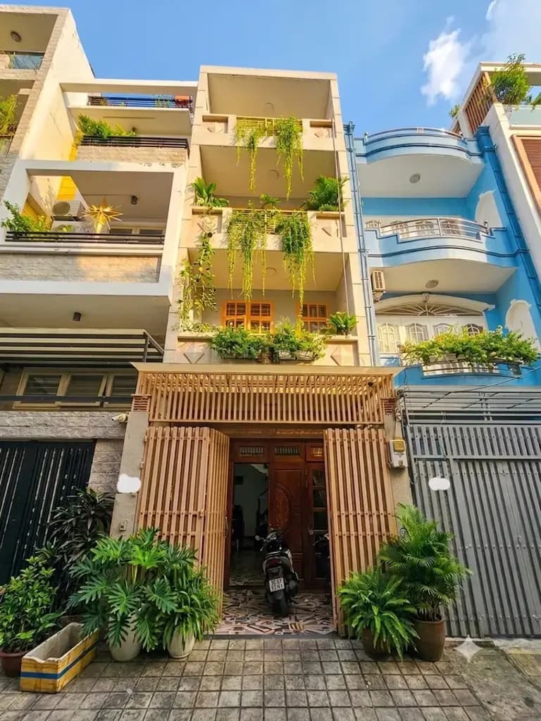 Bán nhà 4x16, trệt 3 lầu, ô tô đậu nhà sát rạch Xuyên Tâm ngay Nơ Trang Long