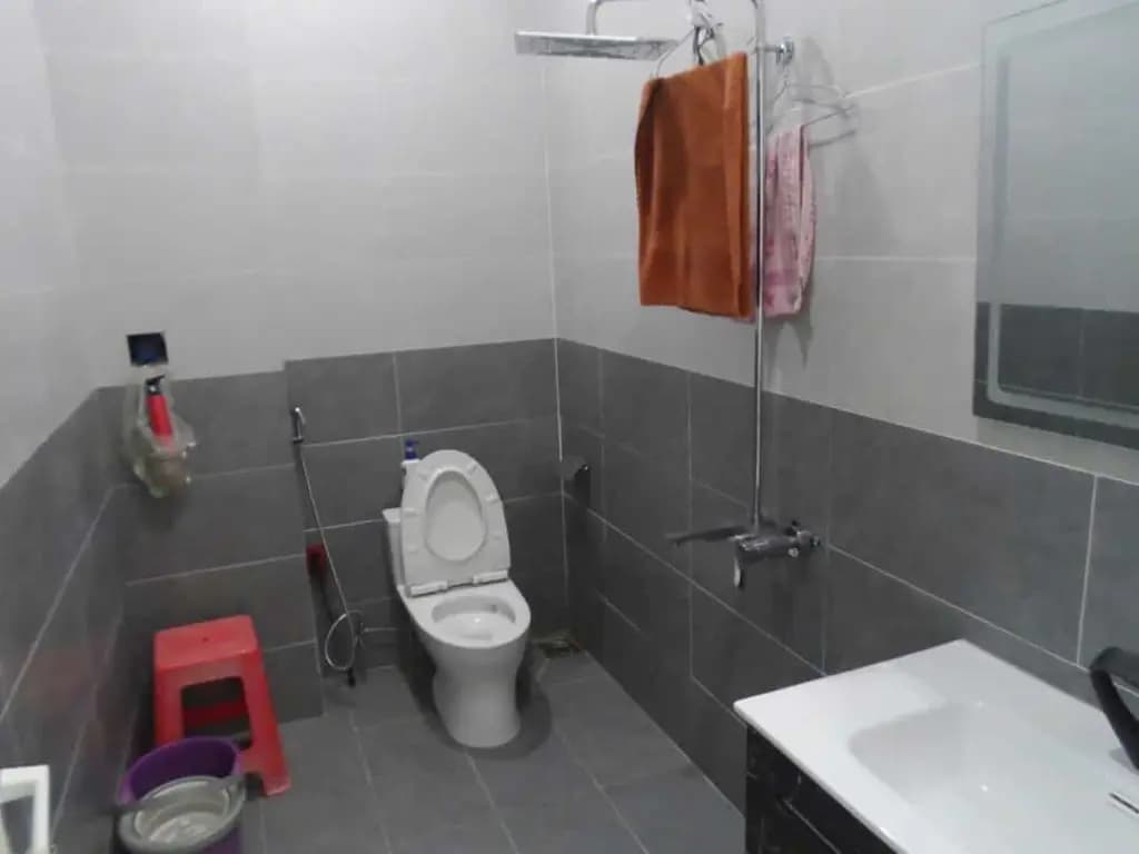 Main-Bán nhà 80m2 xây 1 trệt 2 lầu, giá 1 tỷ 590. Gần KCN VSIP-1