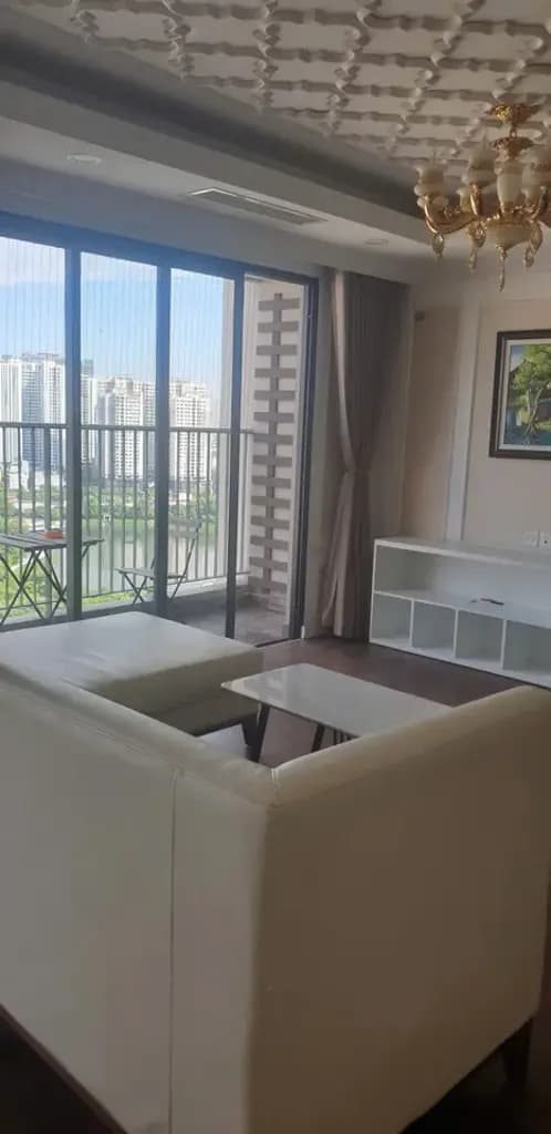Cho thuê Căn hộ chung cư cao cấp 5 ngủ DT 200m2 giá 50 triệu tại Vincom Đường Trần Duy Hưng