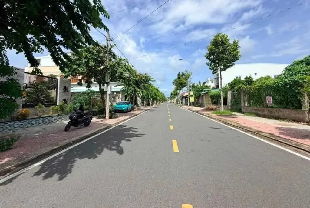 Main-Bán Đất 100m2 có sẵn 100 m2 thổ cư giá 1.6 tỷ tại Đường Hữu Nghị Phường Xuân Khanh Thị xã Sơn Tây Hà Nội-0