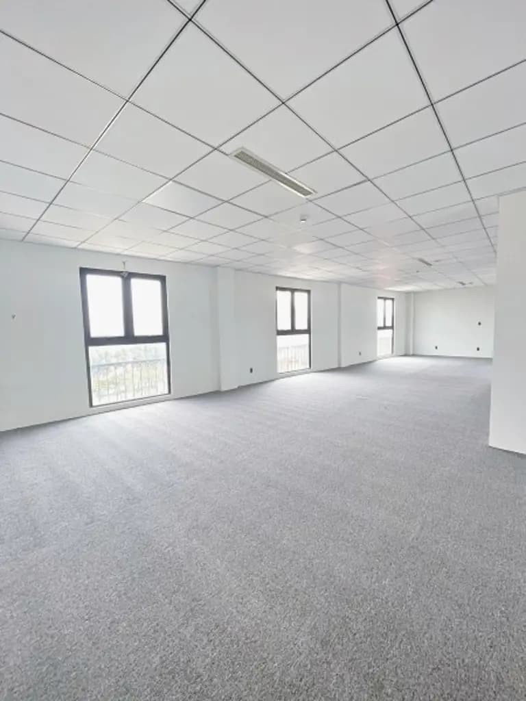Cho thuê văn phòng 150m2 view kính, cửa sổ tại Hoàng Sa, Quận 1