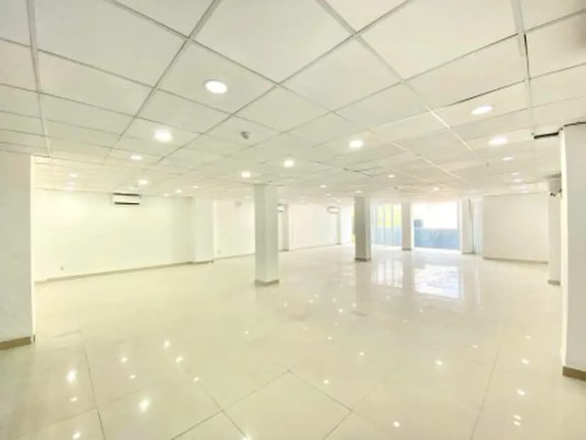 Cho thuê văn phòng sàn 154m2 view kính sáng tại Nguyễn Xí - Bình Thạnh
