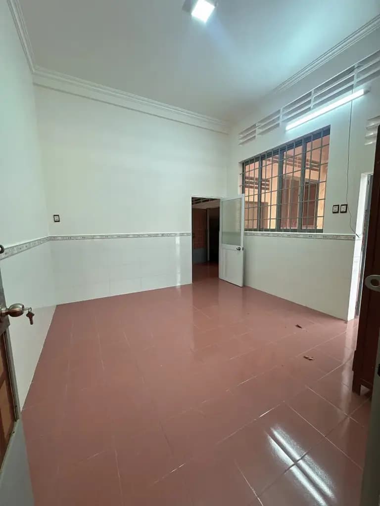 Main-Cho thuê nhà Phú Tân có sân rộng đậu oto thoải mái-4