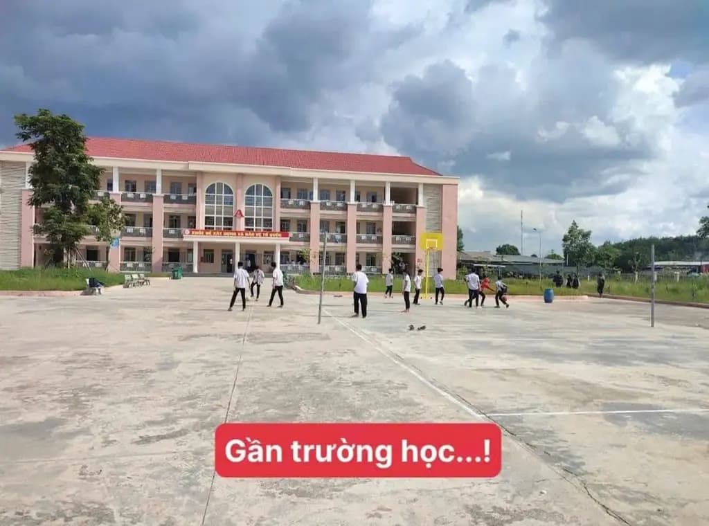 Main-KẸT TIỀN QUÁ BÁN GẤP 3010M2 ĐẤT SHR, MT ĐƯỜNG RỘNG SÁT KCN, NHÀ MÁY ĐANG HOẠT ĐỘNG CÓ CHỢ, TRƯỜNG HỌC. GIÁ 290TR-3