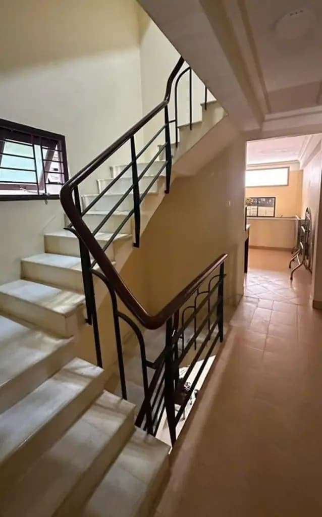 Nhà 6PN trung tâm Quận 10 – phù hợp làm CHDV