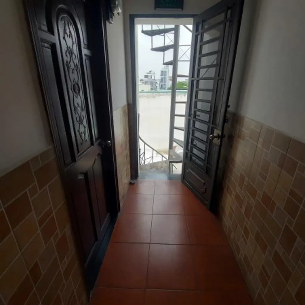 Main-Sang khách sạn 18 phòng/có thang máy (giá 50 triệu) Quận Tân Phú.-1