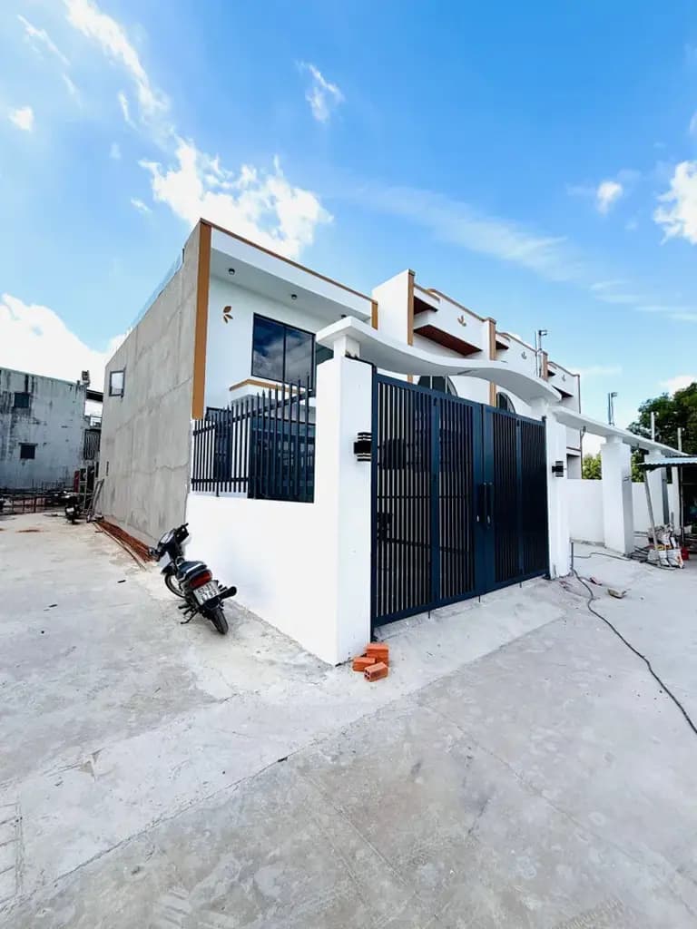 Chủ ngộp bán nhà gác lửng 2 mặt tiền sổ riêng ngay cây xăng 75 đường Đồng Khởi giá rẻ