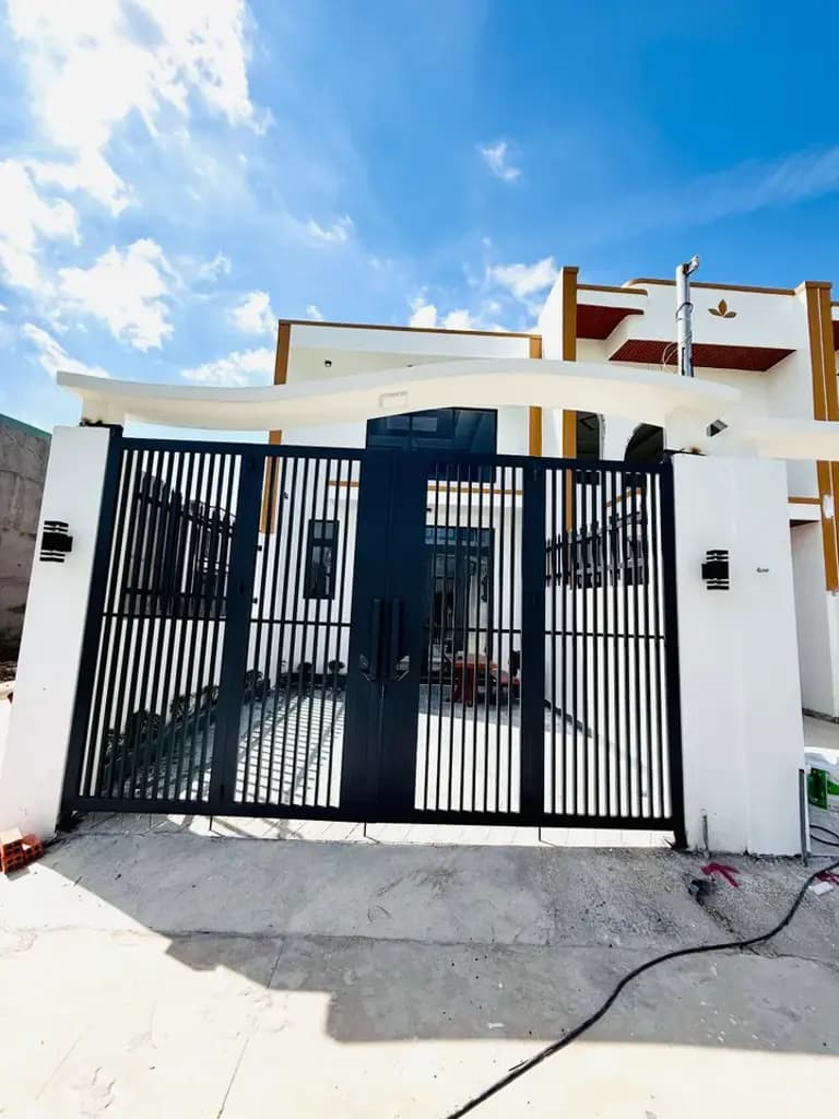 Main-Chủ ngộp bán nhà gác lửng 2 mặt tiền sổ riêng ngay cây xăng 75 đường Đồng Khởi giá rẻ-1