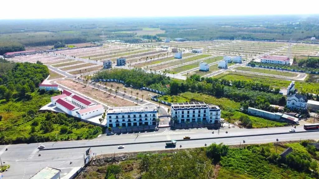 Main-Chính chủ cần tiền gửi bán nhanh lô đất 75m2 ngay cổng chính KĐT Bắc Sài Gòn - Giá 950 triệu-1