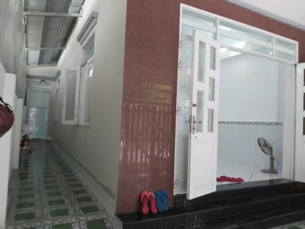 Main-Cho thuê nhà mặt tiền kinh doanh buôn bán trước cổng trường PHTH-2