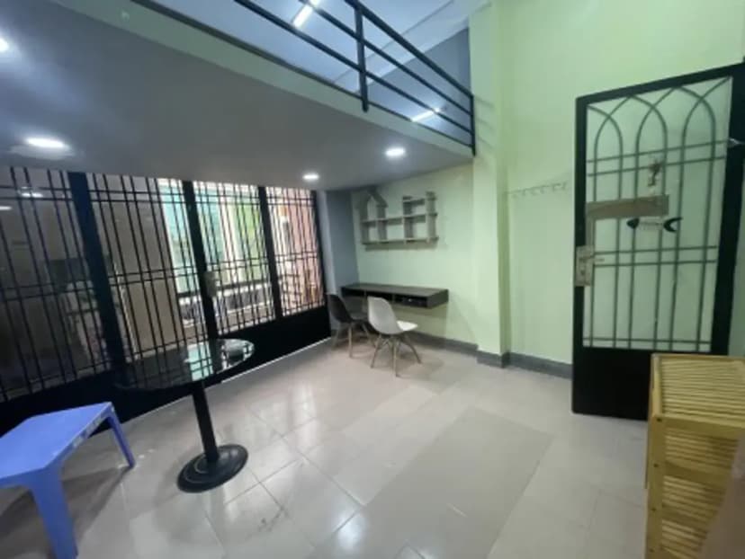 Phòng 40m2 có gác rộng, ban công, bếp, máy giặt…giờ tự do