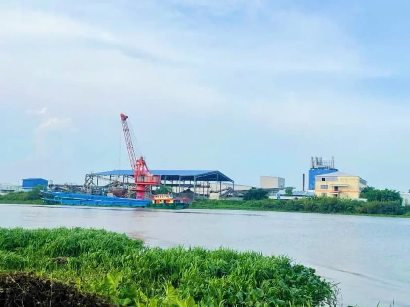 Bán Lô Gốc Đất vườn 2 MT Sông Vàm Cỏ Đông 2570m2 giá 4.2 tỷ tại Xã Thạnh Lợi Huyện Bến Lức Long An