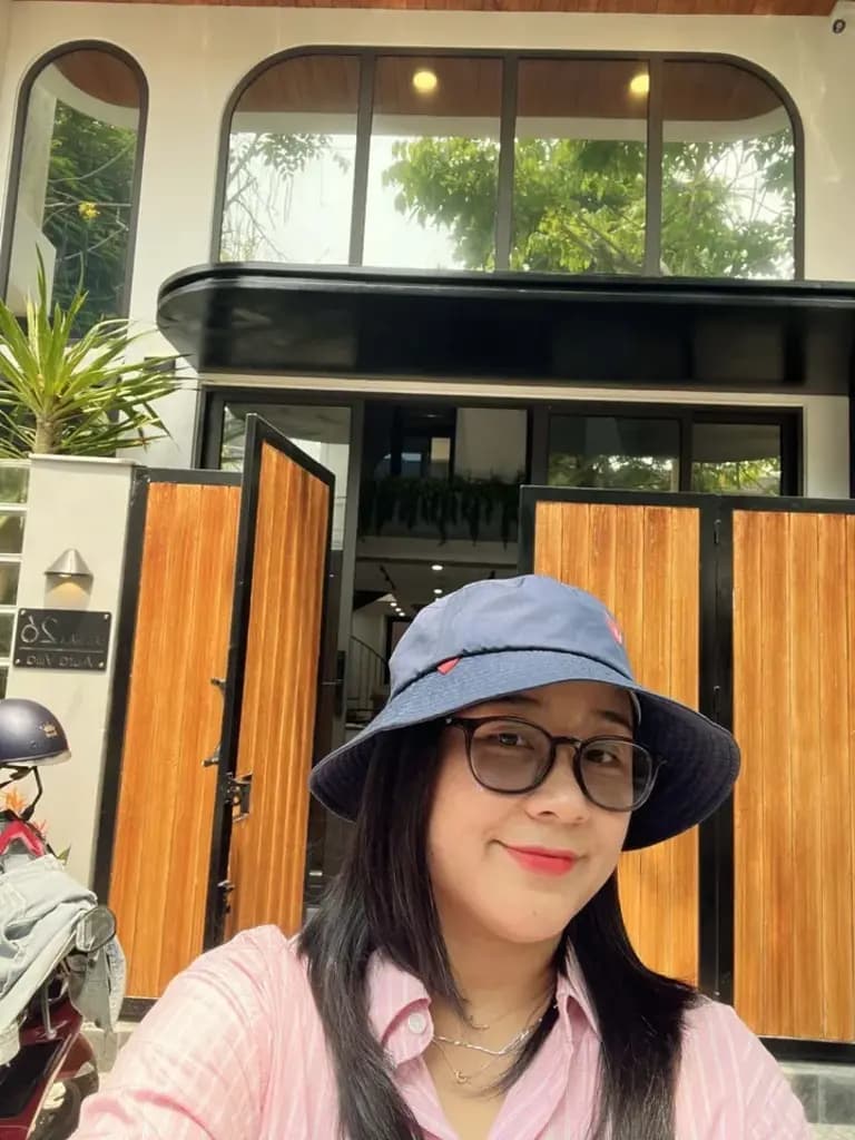 Homestay Ven Biển Mân Thái TP Đà Nẵng , Có Hồ Bơi đẹp , Vị Trí Mặt Tiền , Homestay Mới , chủ vận hành 103tr / tháng 8 Doanh thu Booking . Giá nhỉnh 12tỷ 8 . LH Ms Dung Chị Mập Bán Nhà 0987.631.499