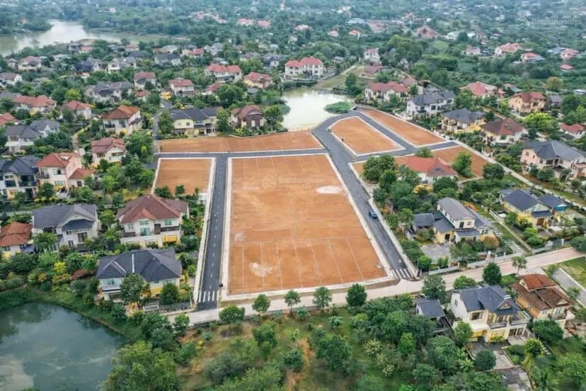 100m FULL Thổ,sẵn sổ,Mặt tiến 6m,đất vuông vắn.Cách CNC Hòa Lạc 8p đi xe,sát QL 21A