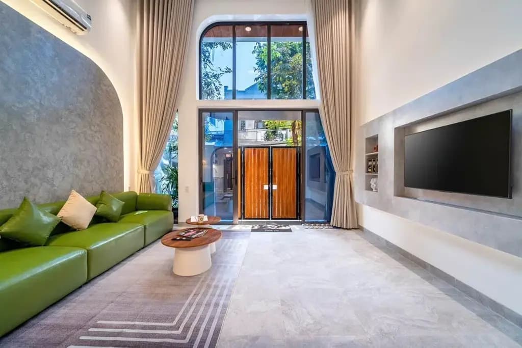 Main-Homestay Ven Biển Mân Thái TP Đà Nẵng , Có Hồ Bơi đẹp , Vị Trí Mặt Tiền , Homestay Mới , chủ vận hành 103tr / tháng 8 Doanh thu Booking . Giá nhỉnh 12tỷ 8 . LH Ms Dung Chị Mập Bán Nhà 0987.631.499-7