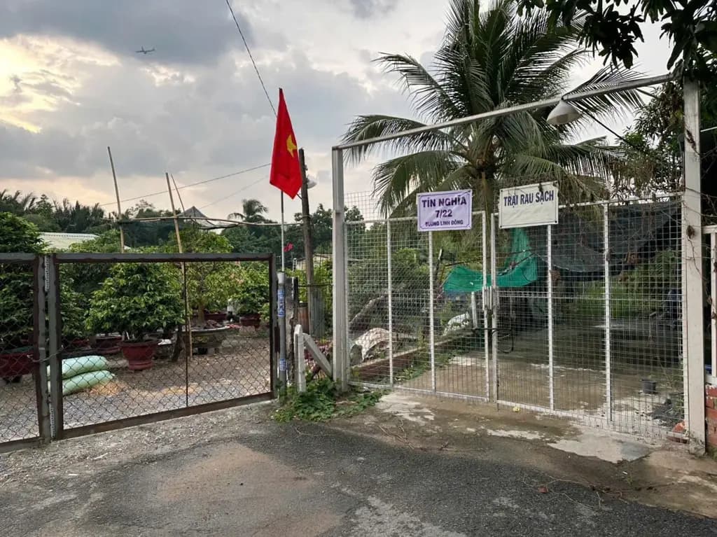 Main-Đất quy hoạch treo nên giá rất rẻ : 15tr/m2. Diện tích : 923,8m2. Sổ hồng. ĐT chị Thùy 0908.119.120-2