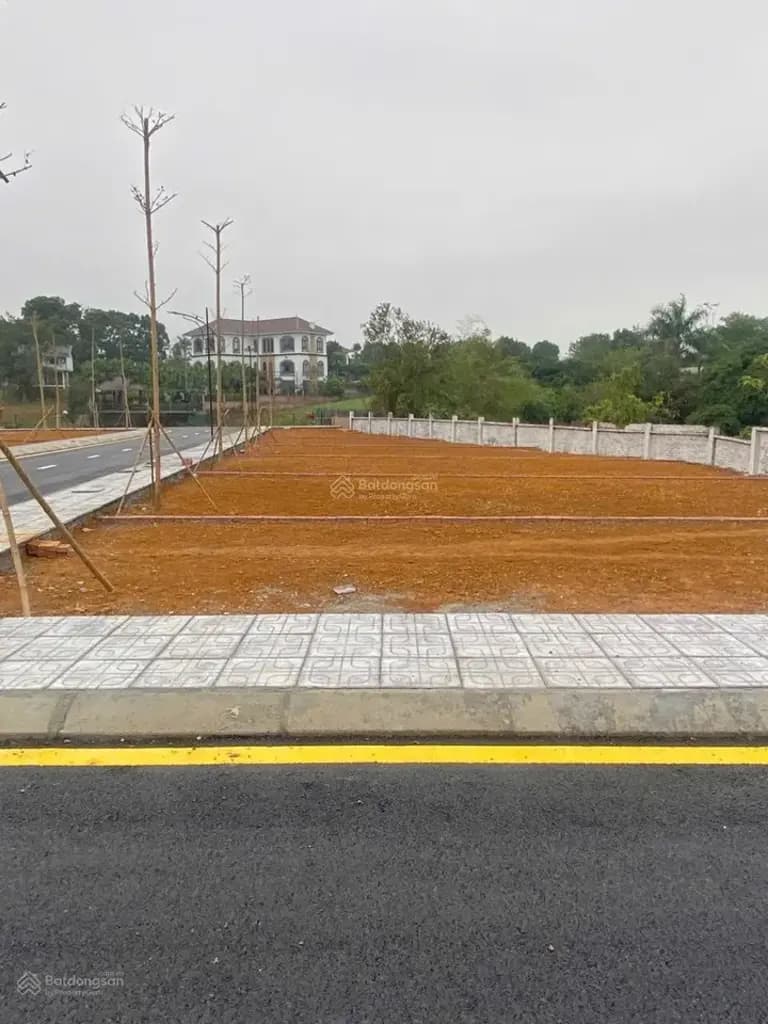 Main-100m FULL Thổ,sẵn sổ,Mặt tiến 6m,đất vuông vắn.Cách CNC Hòa Lạc 8p đi xe,sát QL 21A-1