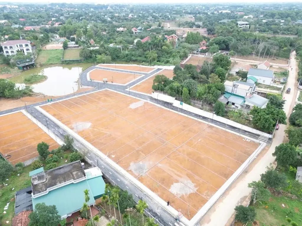Main-100m FULL Thổ,sẵn sổ,Mặt tiến 6m,đất vuông vắn.Cách CNC Hòa Lạc 8p đi xe,sát QL 21A-4
