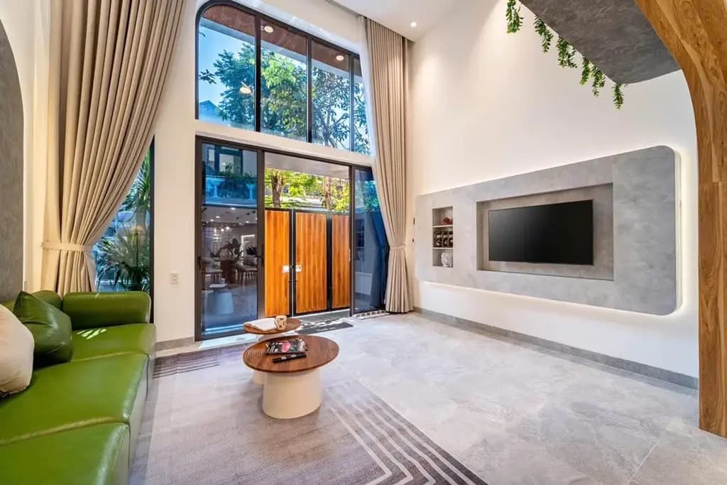 Main-Homestay Ven Biển Mân Thái TP Đà Nẵng , Có Hồ Bơi đẹp , Vị Trí Mặt Tiền , Homestay Mới , chủ vận hành 103tr / tháng 8 Doanh thu Booking . Giá nhỉnh 12tỷ 8 . LH Ms Dung Chị Mập Bán Nhà 0987.631.499-1