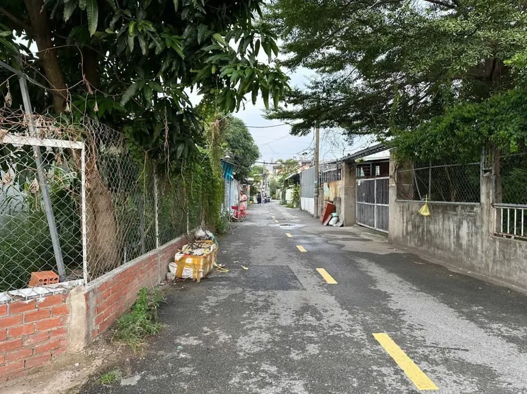 Main-Đất quy hoạch treo nên giá rất rẻ : 15tr/m2. Diện tích : 923,8m2. Sổ hồng. ĐT chị Thùy 0908.119.120-5