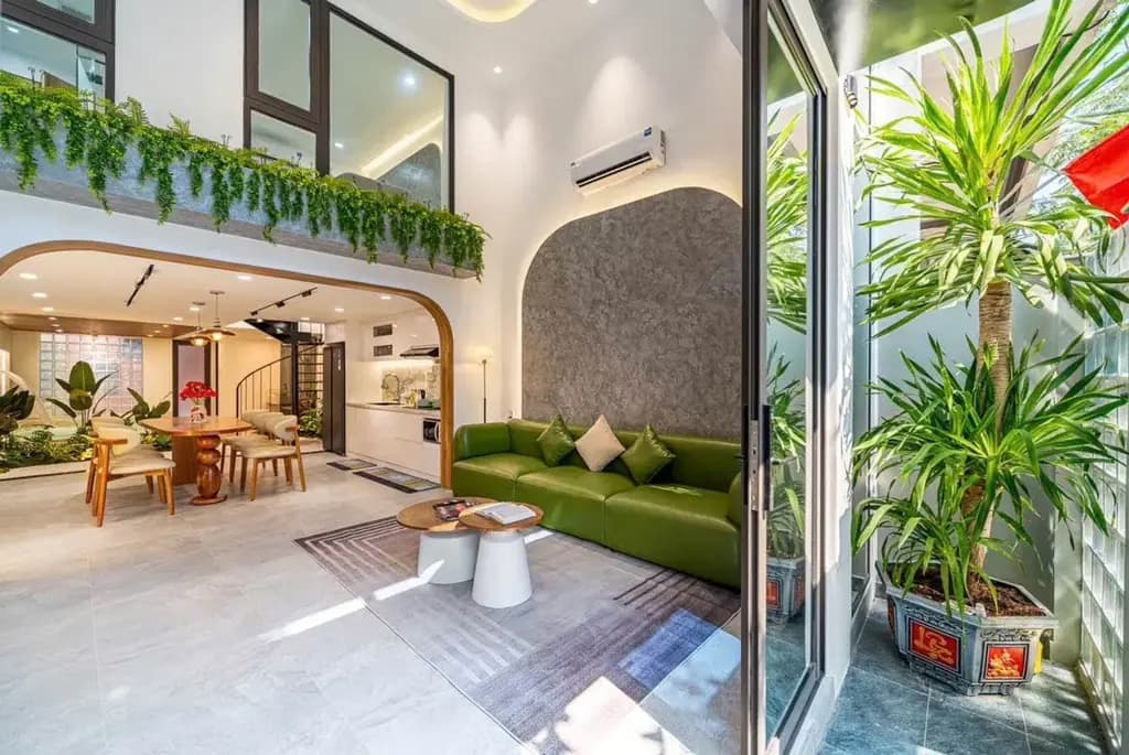 Main-Homestay Ven Biển Mân Thái TP Đà Nẵng , Có Hồ Bơi đẹp , Vị Trí Mặt Tiền , Homestay Mới , chủ vận hành 103tr / tháng 8 Doanh thu Booking . Giá nhỉnh 12tỷ 8 . LH Ms Dung Chị Mập Bán Nhà 0987.631.499-8