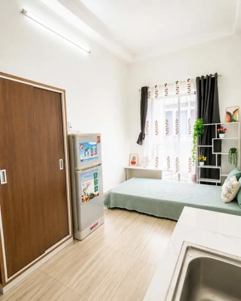 Trống sẵn phòng có nội thất, ban công, đi bộ tới Van Lang CS3, binh thanh