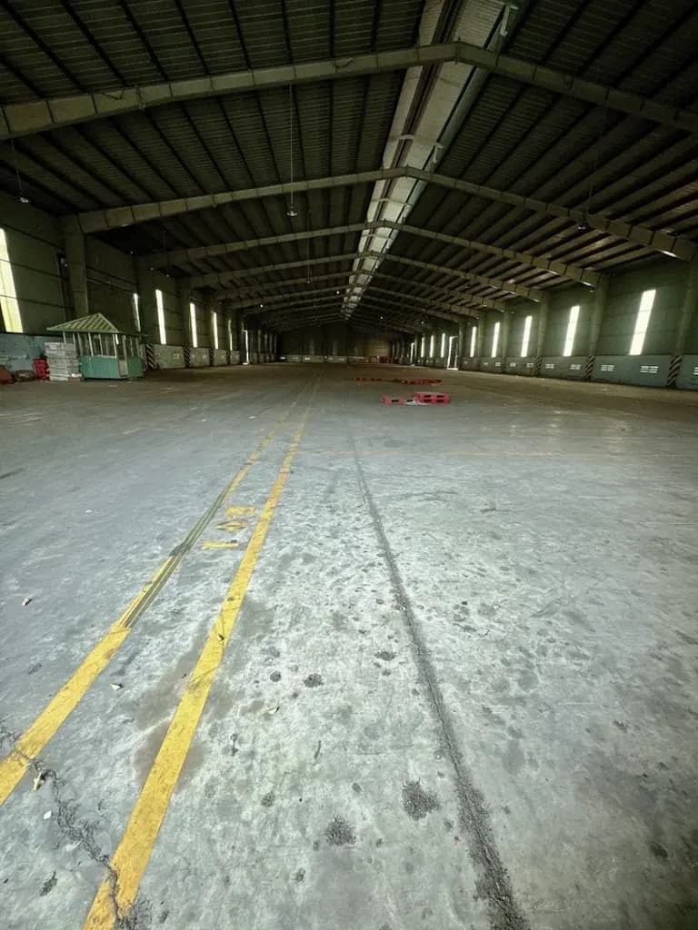Cho thuê kho xưởng 4000m2 (tổng diện tích khuôn viên 14.000m2) đường xe container tại Bến Tre