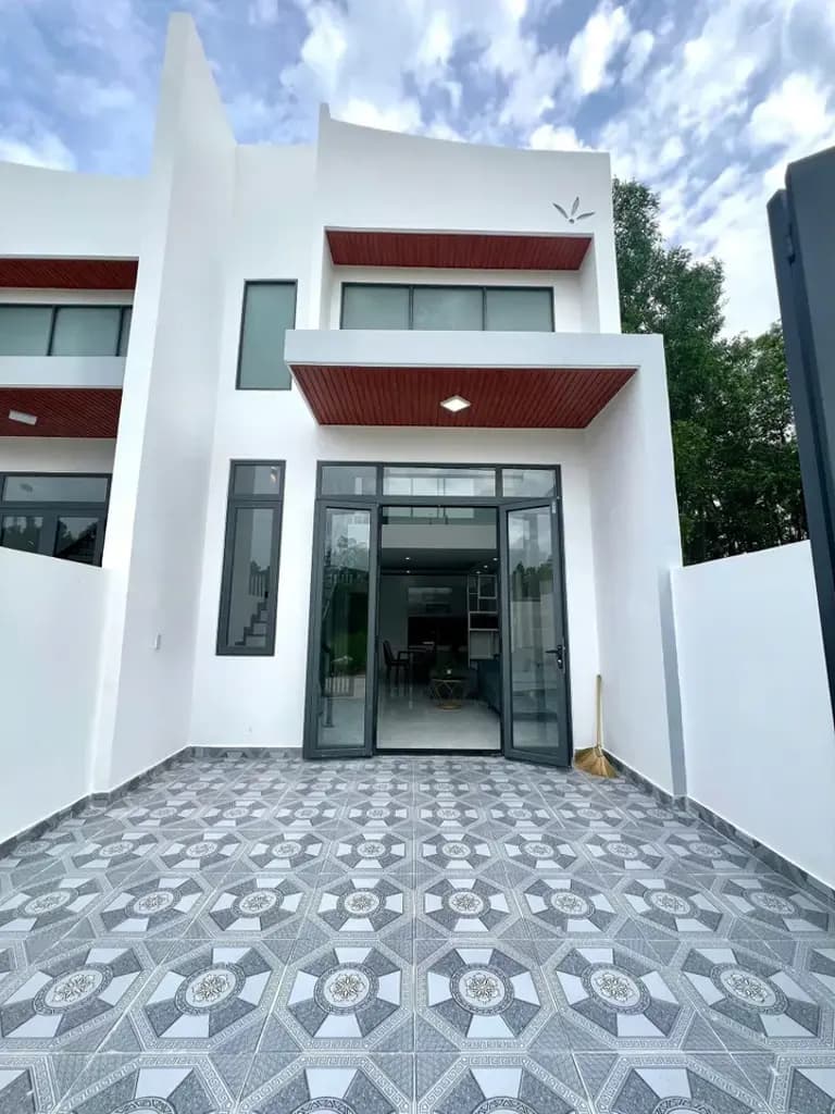 Xuất hiện căn Nhà 1 trệt 1 lửng , gần trung tâm TP.Biên Hoà . Cách KDL Bửu Long 7 phút đi xe. Trả trước 500Triệu nhận nhà ở ngay