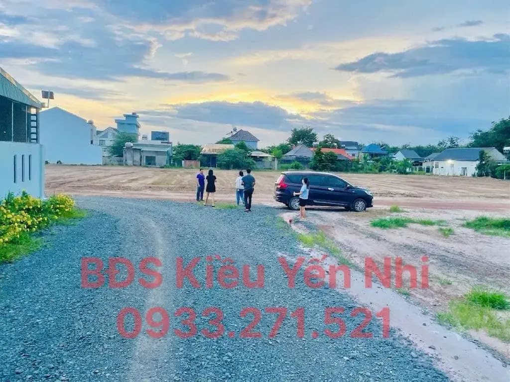 Bán cặp đất xây trọ 400m2 - 120m2 thổ cư - giá 665tr liền kề KCN Becamex Chơn Thành. Sổ hồng sẵn, hỗ trợ lên thổ cư 800k/m2.