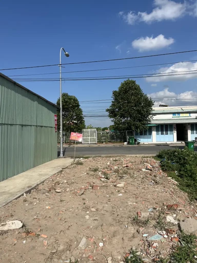 Main-Bán nền đất mặt tiền đường 833B. Dt 140m2. Giá 3.3 tỷ. Và nha dt 376m2 giá 2,3 tỷ. Ấp Chánh, Xã Long Hiệp, Bến Lức Long An-4