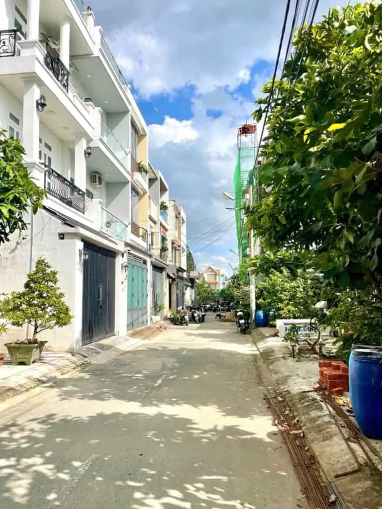 Main-BÁN NHÀ 3 TẦNG – ĐƯỜNG Ô TÔ 5M – SÁT MẶT TIỀN TAM ĐA, LONG TRƯỜNG-1