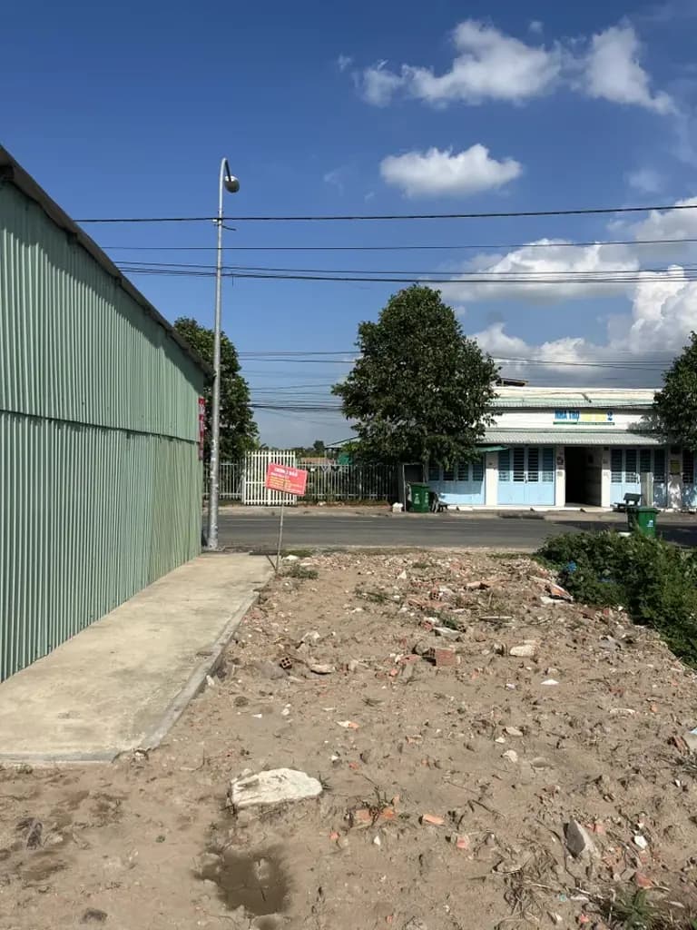 Main-Bán nền đất mặt tiền đường 833B. Dt 140m2. Giá 3.3 tỷ. Và nha dt 376m2 giá 2,3 tỷ. Ấp Chánh, Xã Long Hiệp, Bến Lức Long An-3
