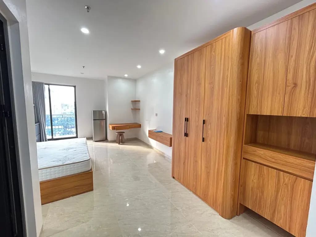 Main-TÒA CHDV MỚI – 29 PHÒNG KHÉP KÍN, FULL ĐỒ - 8 TẦNG 1 HẦM - CHỈ 150TR 📍 Vị trí: Nam Từ Liêm – đường thông thoáng, giao thông thuận tiện, tiện ích đầy đủ. 🏗️ Quy mô: 200m² × 8 tầng • T1: Sảnh lễ tân • T2–8: 29 phòng → 28 Studio + 1 phòng 1K1N 🛋️-7