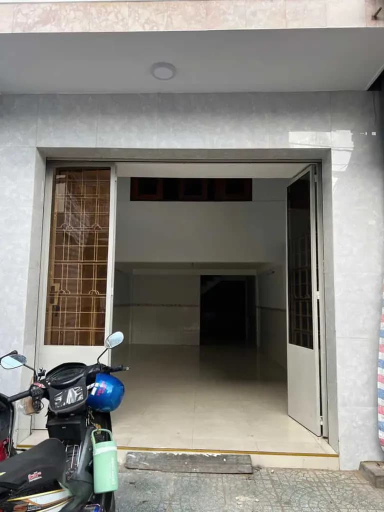 Main-Cho thuê nhà nguyên căn mặt tiền chợ Bình Tiên-1