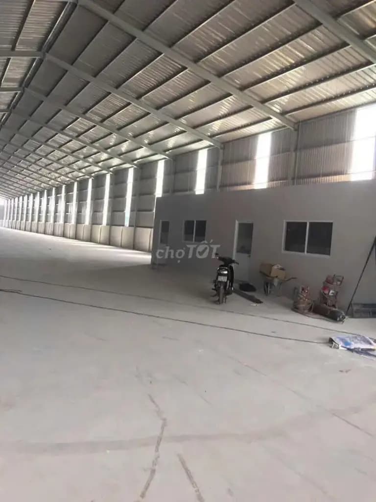 Kho xưởng Thuận An 6000m² Showroom , làm kho sản xuất đường cont