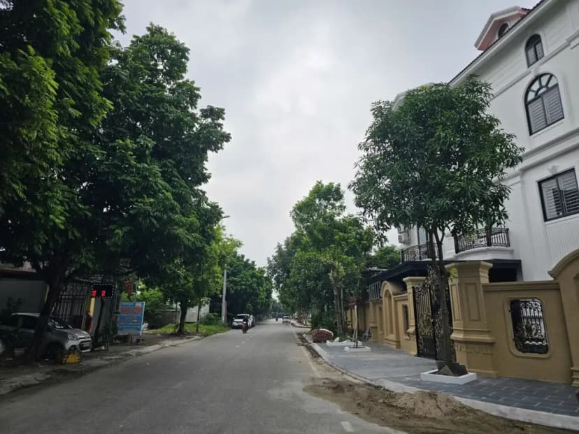 Bán đất khu phân lô làn 2 đường nguyễn trãi bò sơn nhìn khu biệt thự đại hoàng long. Diện tích 79.2m mặt tiền 4.4m hướng tây nam. Phường võ cường tỉnh bắc ninh