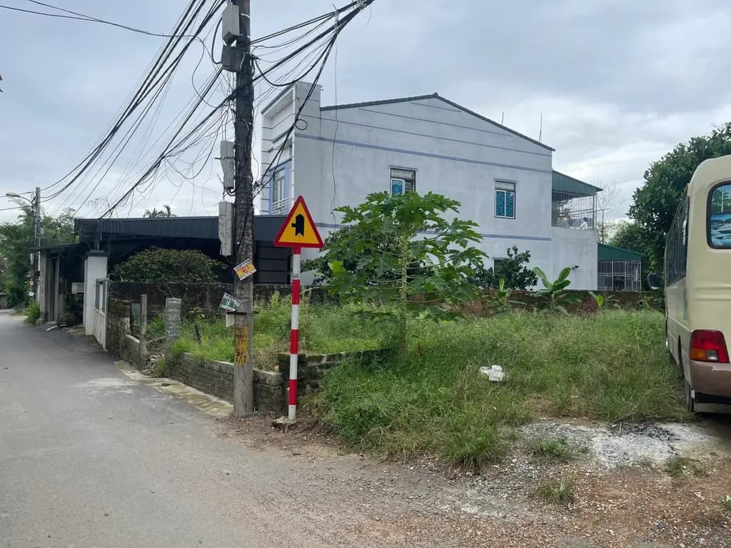 Main-Bán Đất 100m2 có sẵn 100 m2 thổ cư giá 2.5 tỷ tại Đường Quốc Lộ 21A xây chung cư mi ni hái ra tiền-0