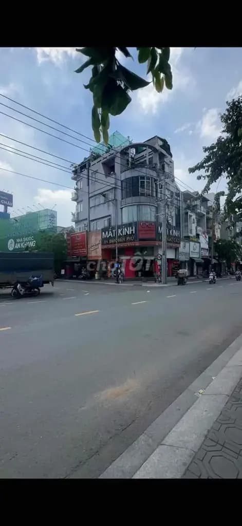 Main-CHO THUÊ CĂ NHÀ GỐC 3 MẶT TIỀN DT 100m 4 LẦU-1