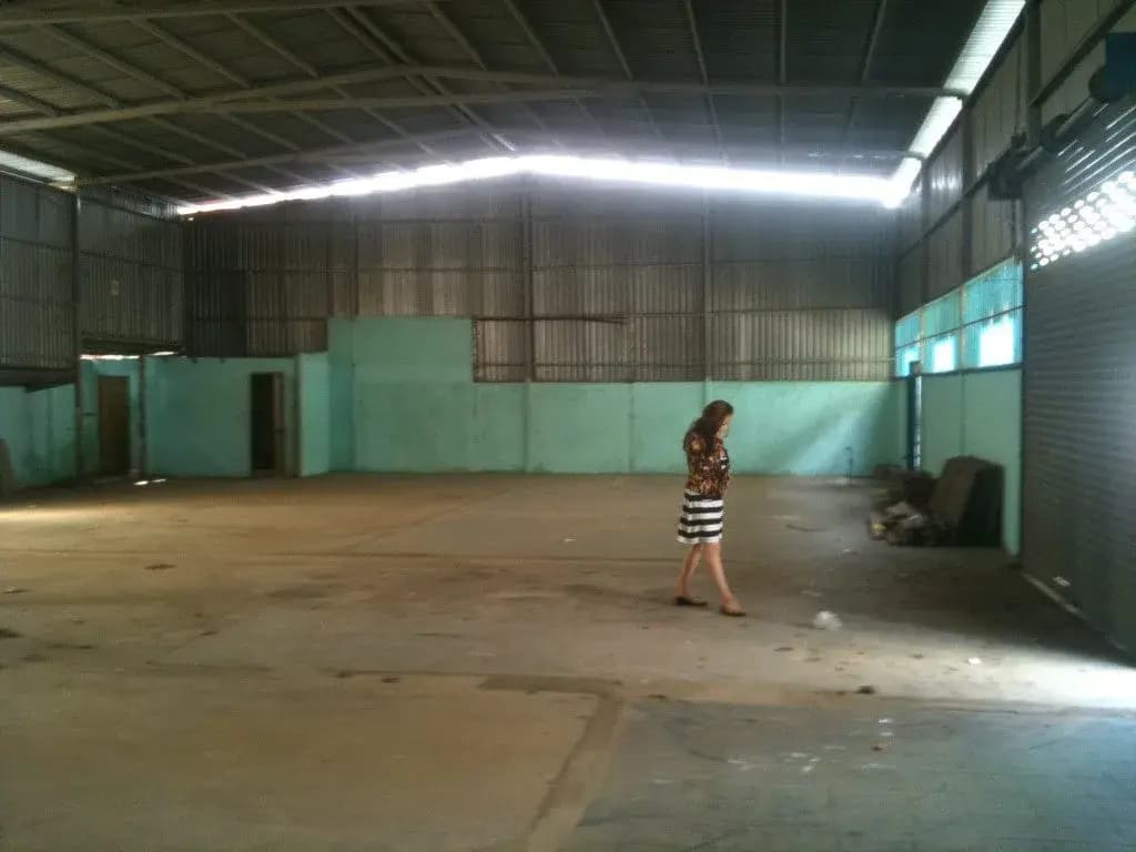 Main-Nhà xưởng cho thuê đường dương công khi, hóc môn dt: 400m giá 15 triêu/tháng lh: 0944977229-1