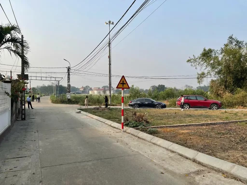 Main-Cần tiền trả ngân hàng bán 100m2 thổ cư sẵn sổ đỏ giá 1.7 tỷ tại Xã Hạ Bằng Huyện Thạch Thất Hà Nội-0