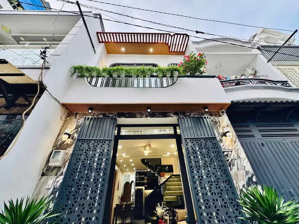 Main-Chú Tư gửi bán gấp căn nhà 50m2 giá 2tỷ ngay trung tâm Thuận An. Sổ riêng-0