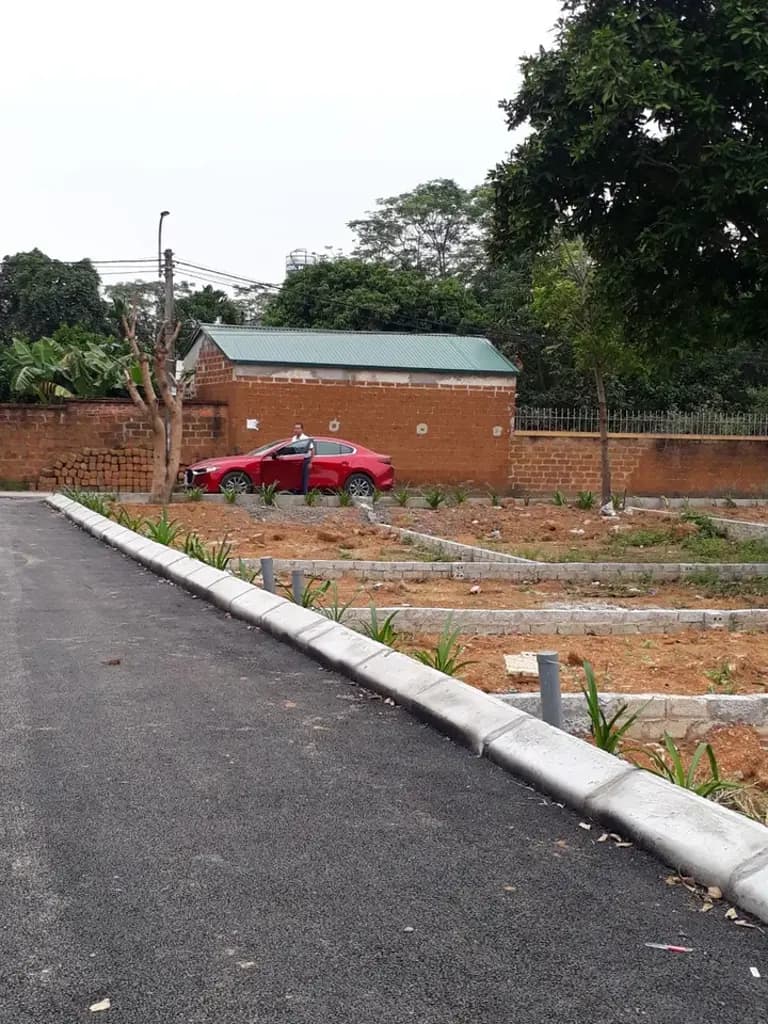 Bán Đất 65m2 có sẵn 65 m2 thổ cư giá 2 tỷ tại Thuộc xã Phú Cát, Đường đôi đối diện nhà máy in tiền - Chọn - Xã Phú Cát Hà Nội