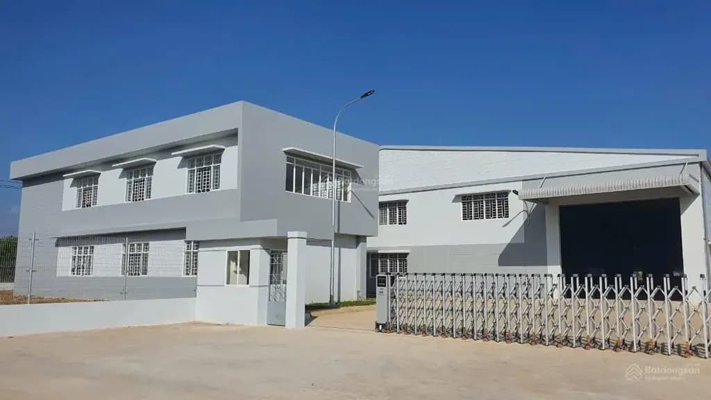 Main-Cho thuê 2400m2 xưởng trong KCN tại Long Thành, Đồng Nai, giá: 270 triệu, SX đa ngành nghề-0