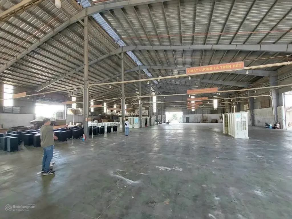 Main-Cho thuê xưởng Tân Uyên DT: 2200m2, giá: 130 triệu/tháng, PCCC tự động, giấy tờ đầy đủ-0