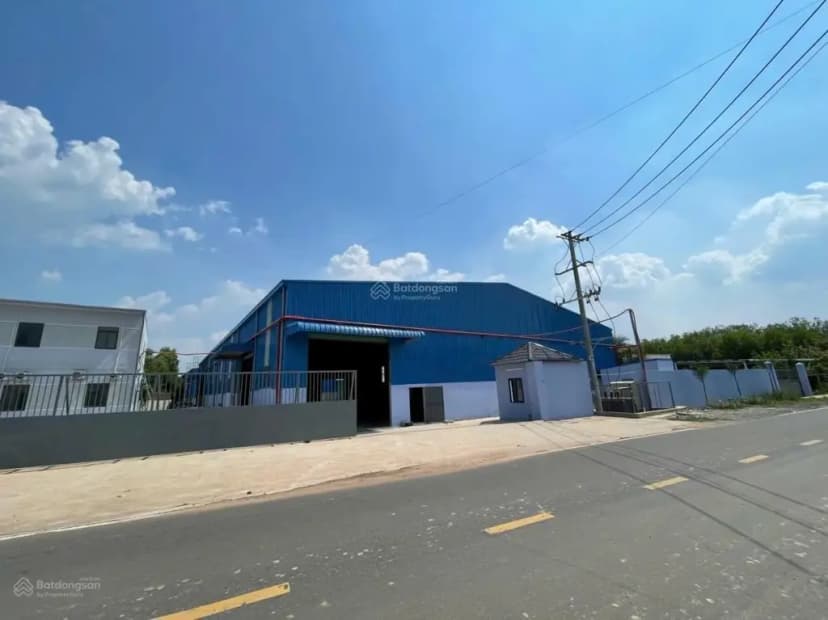 Cho thuê xưởng mới 2300m2 Tân Uyên PCCC tự động giá: 216 triệu/tháng, giấy tờ đầy đủ, cont 24h