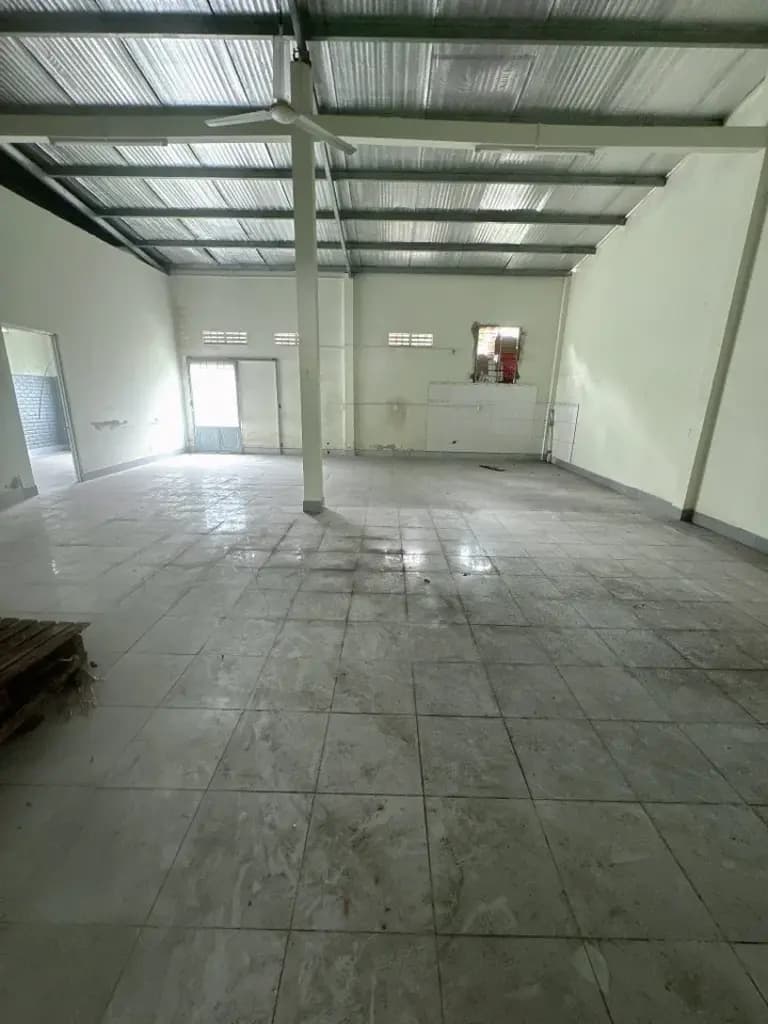 Main-Cho thuê kho 500m2 mặt tiền QL60 ngang 12m.Gía 10 triệu-2