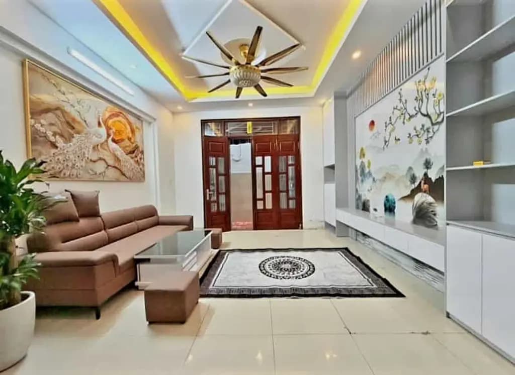 Bán nhà phố Giáp Bát 42m2*5 tầng, MT 4.8m, giá 9.5 tỷ